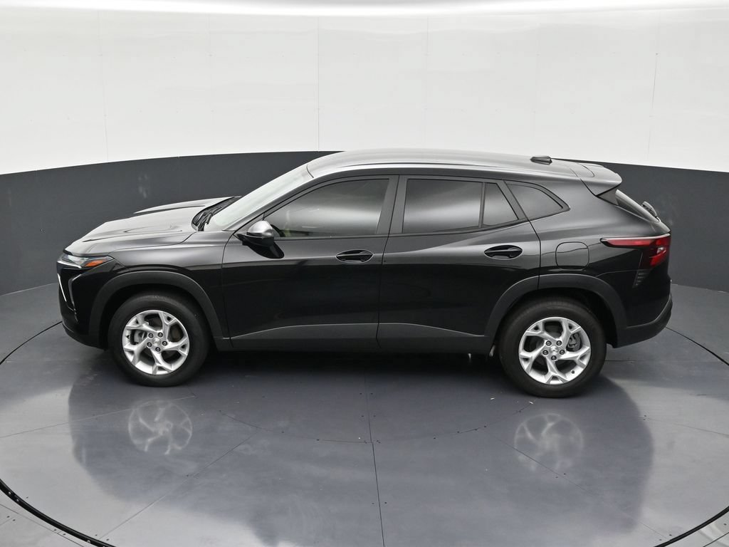 Used 2024 Chevrolet Trax LS w/ LS Convenience Package FWD image 13