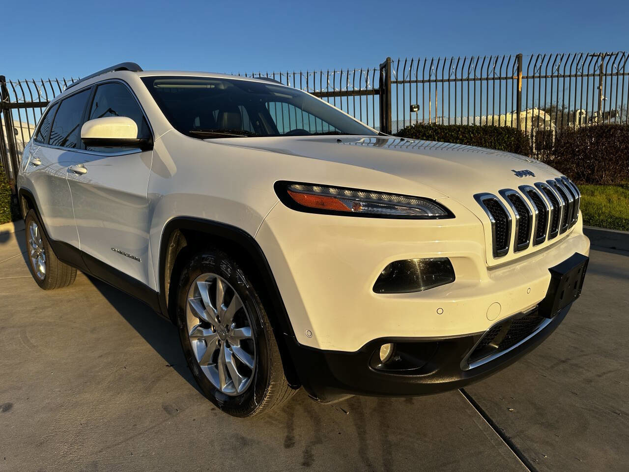 Used 2014 Jeep Cherokee Limited w/ Technology Group image 3