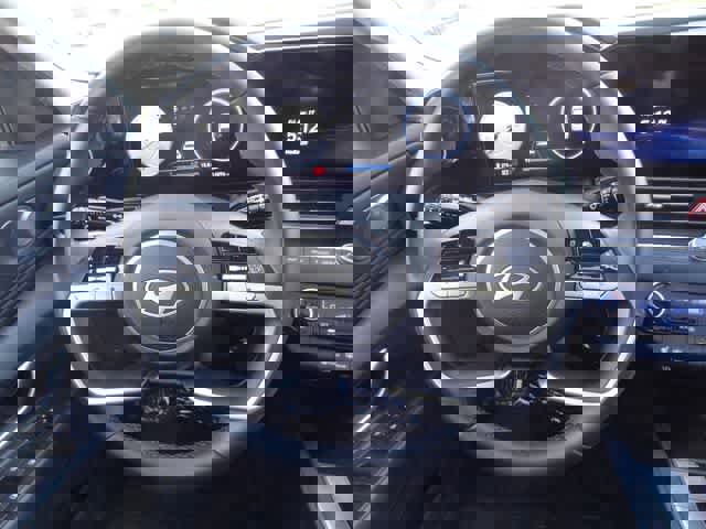 Used 2025 Hyundai Elantra SEL FWD image 13