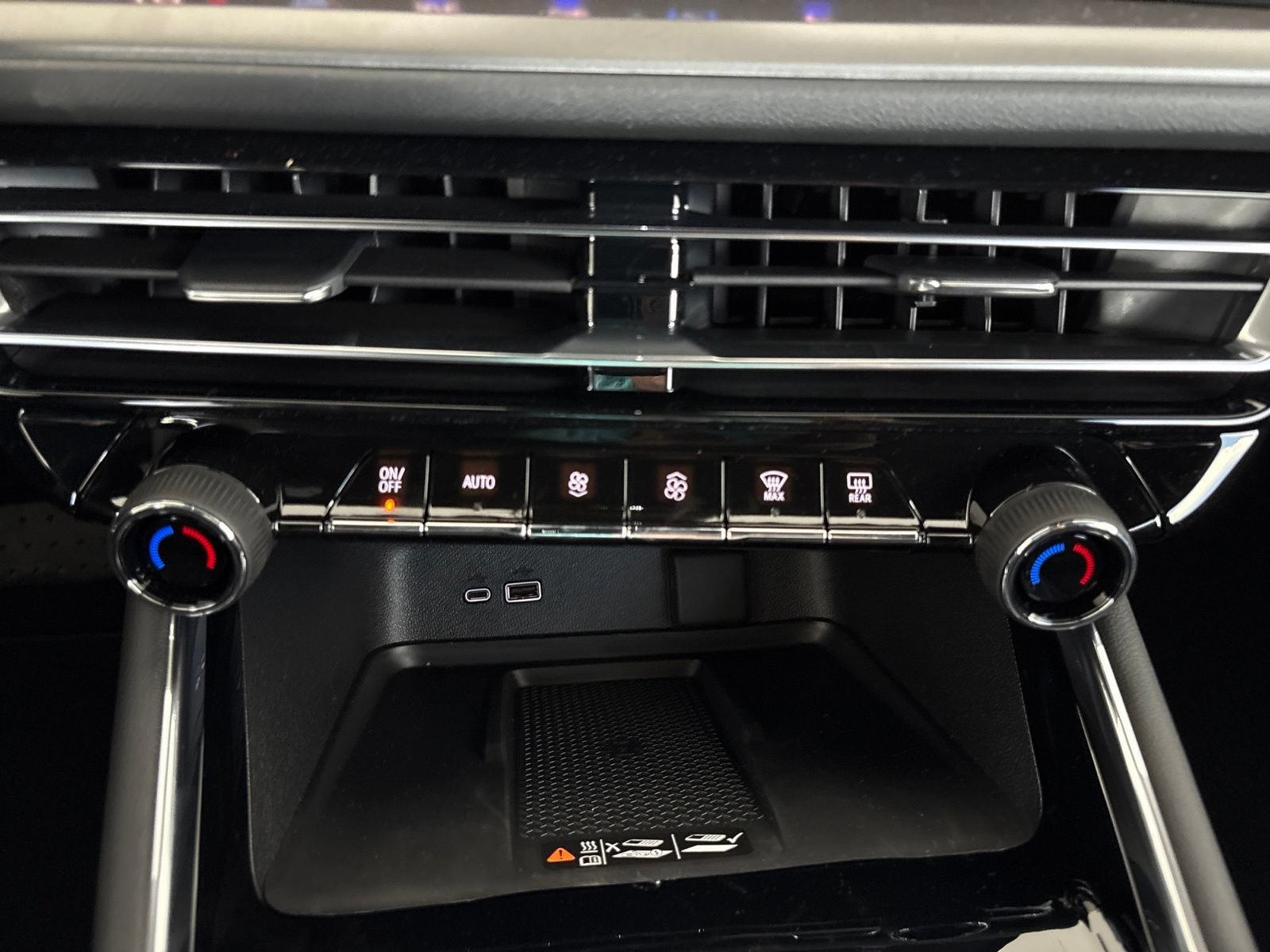 New 2027 Chevrolet Traverse LT w/ Midnight/Sport Edition FWD image 27