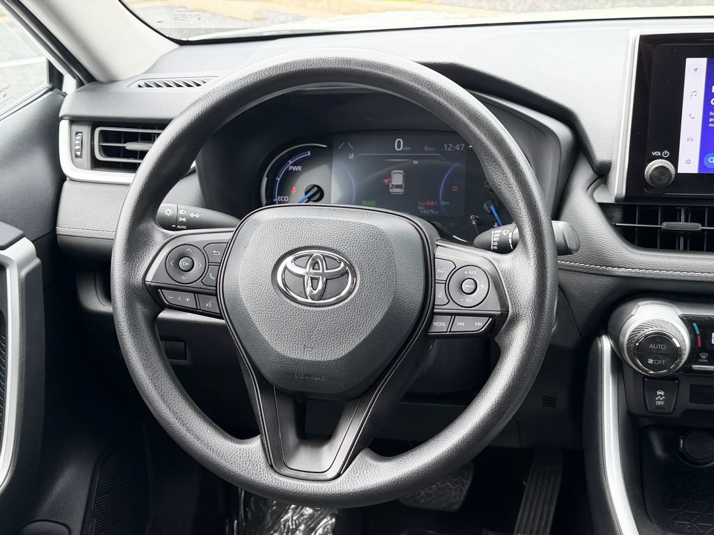 Used 2025 Toyota RAV4 XLE AWD/4WD image 19