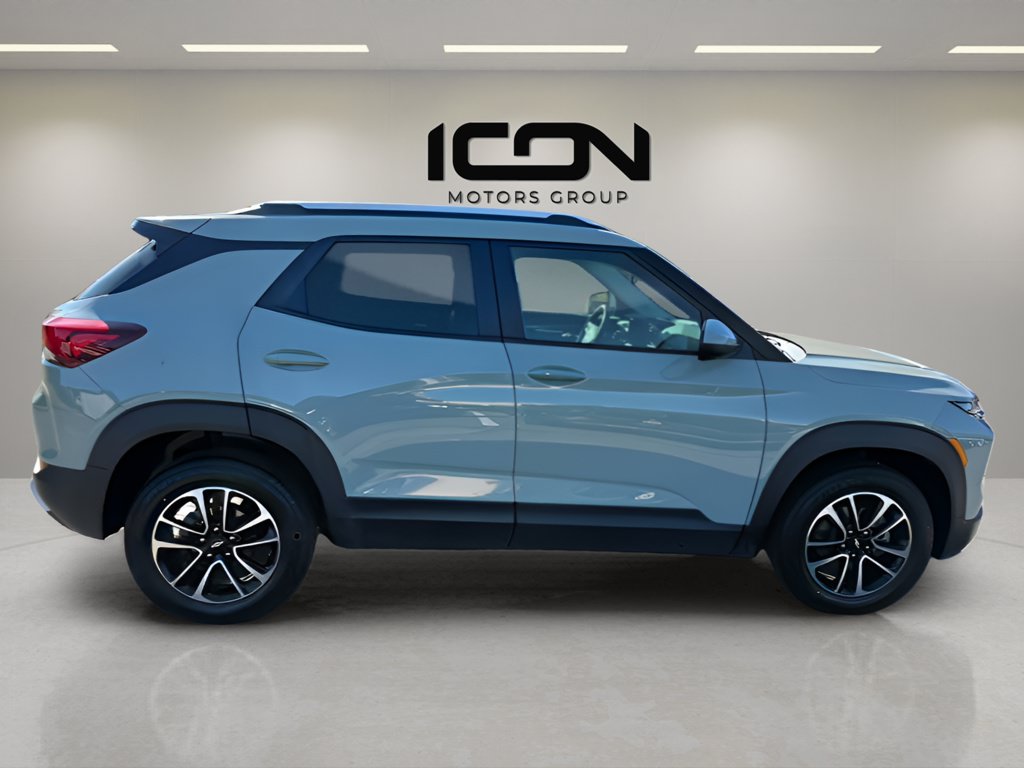 Used 2025 Chevrolet TrailBlazer LT AWD/4WD image 9