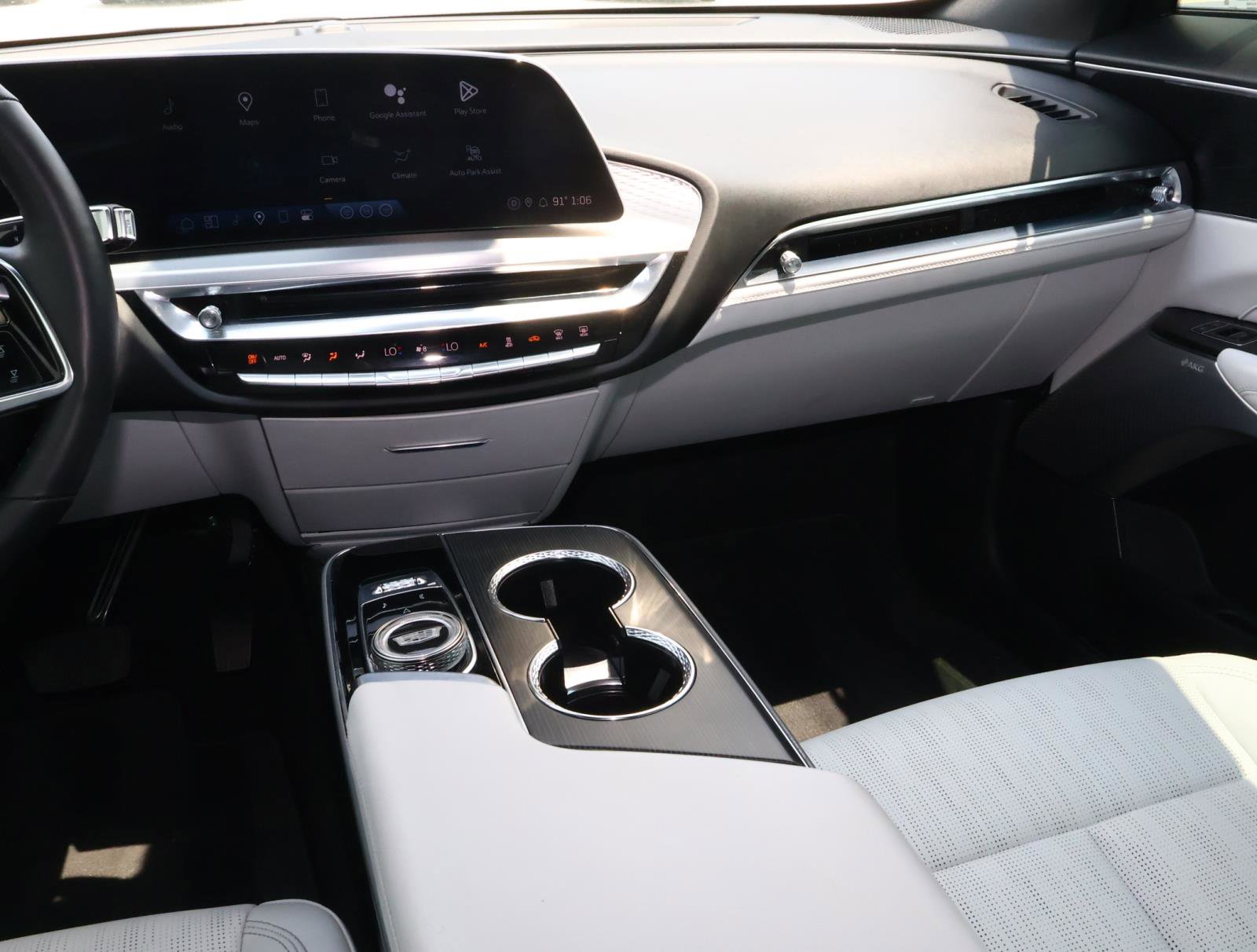 Used 2024 Cadillac Lyriq Luxury RWD image 16