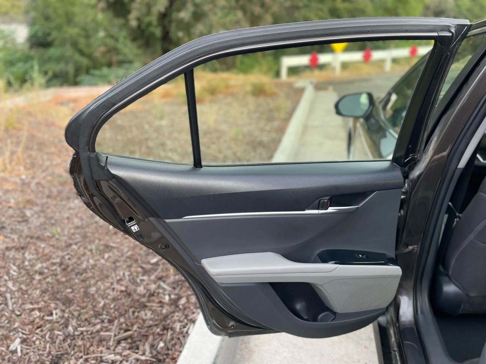 Used 2018 Toyota Camry SE image 20