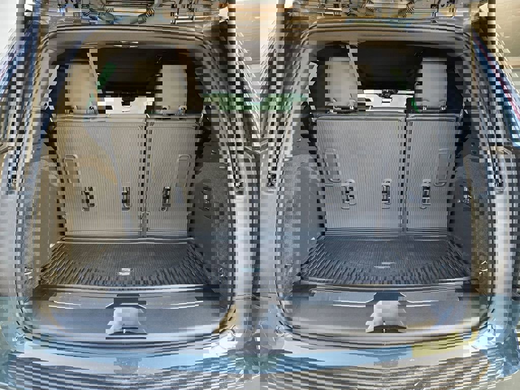 New 2026 Cadillac Escalade Luxury w/ LPO, Floor Liner Package image 33