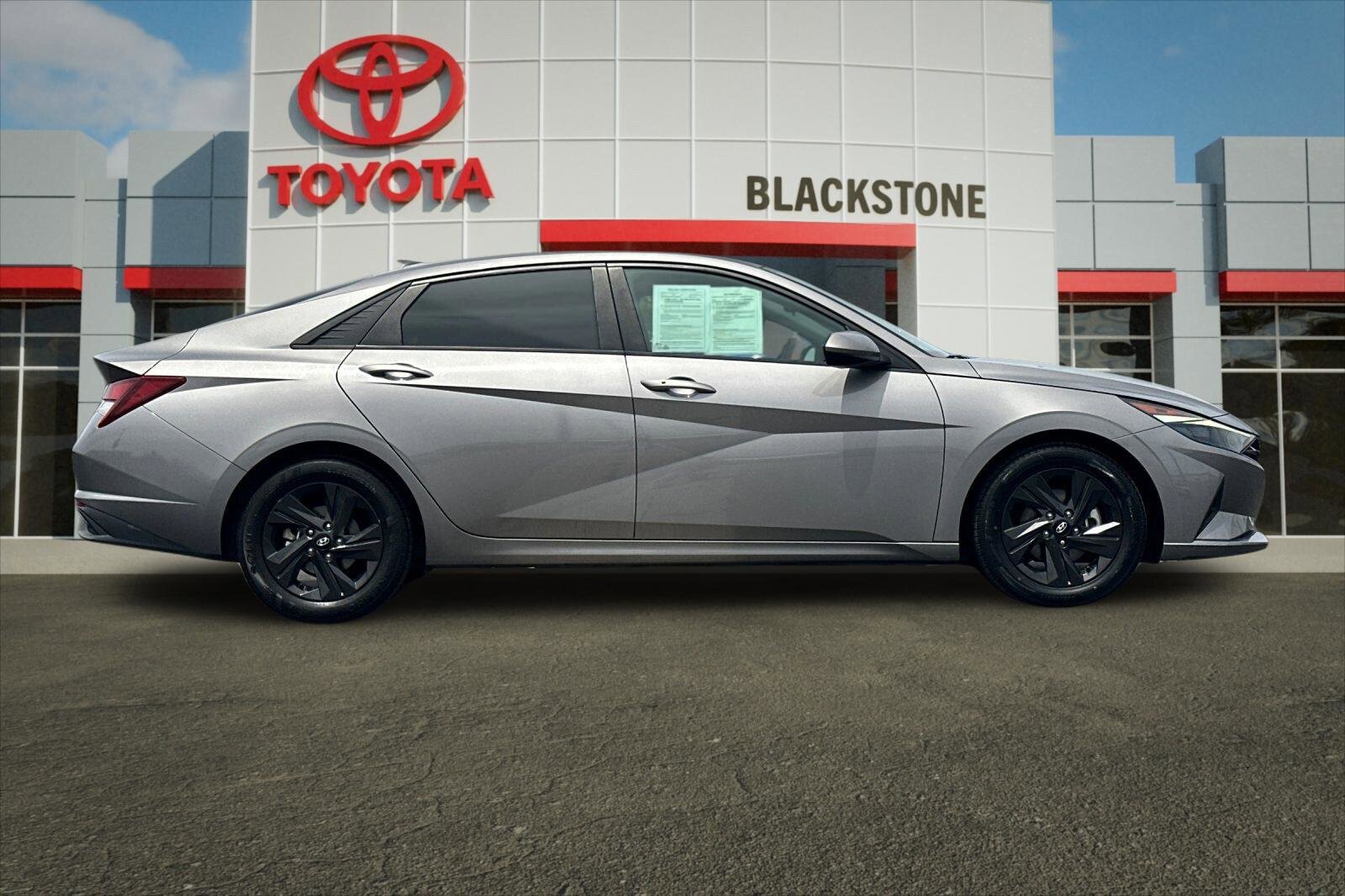 Used 2021 Hyundai Elantra SEL FWD image 2