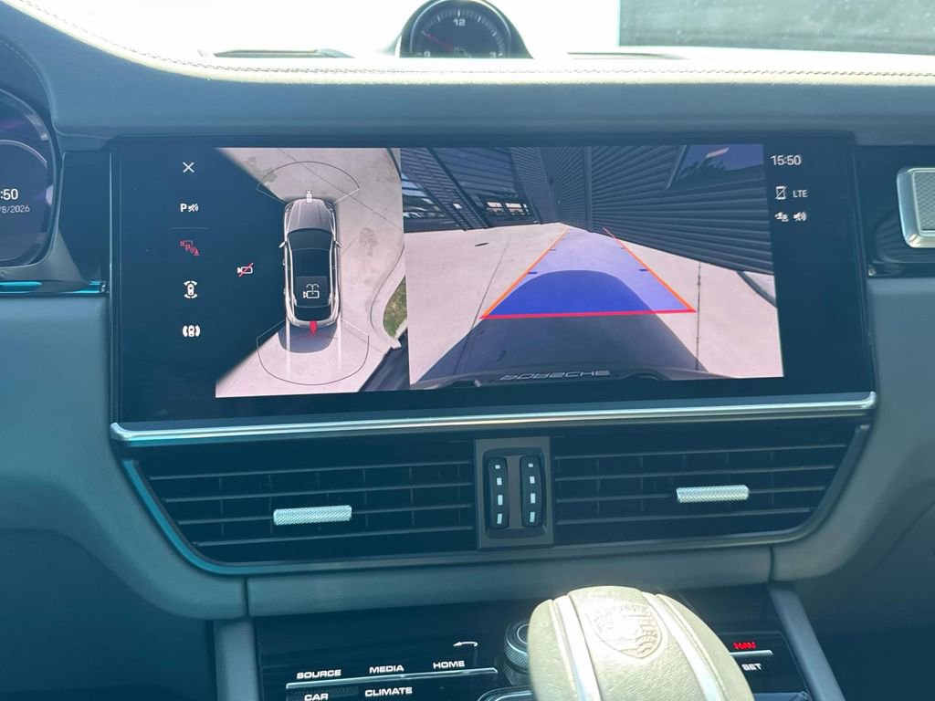 Certified 2022 Porsche Cayenne Platinum Edition image 26