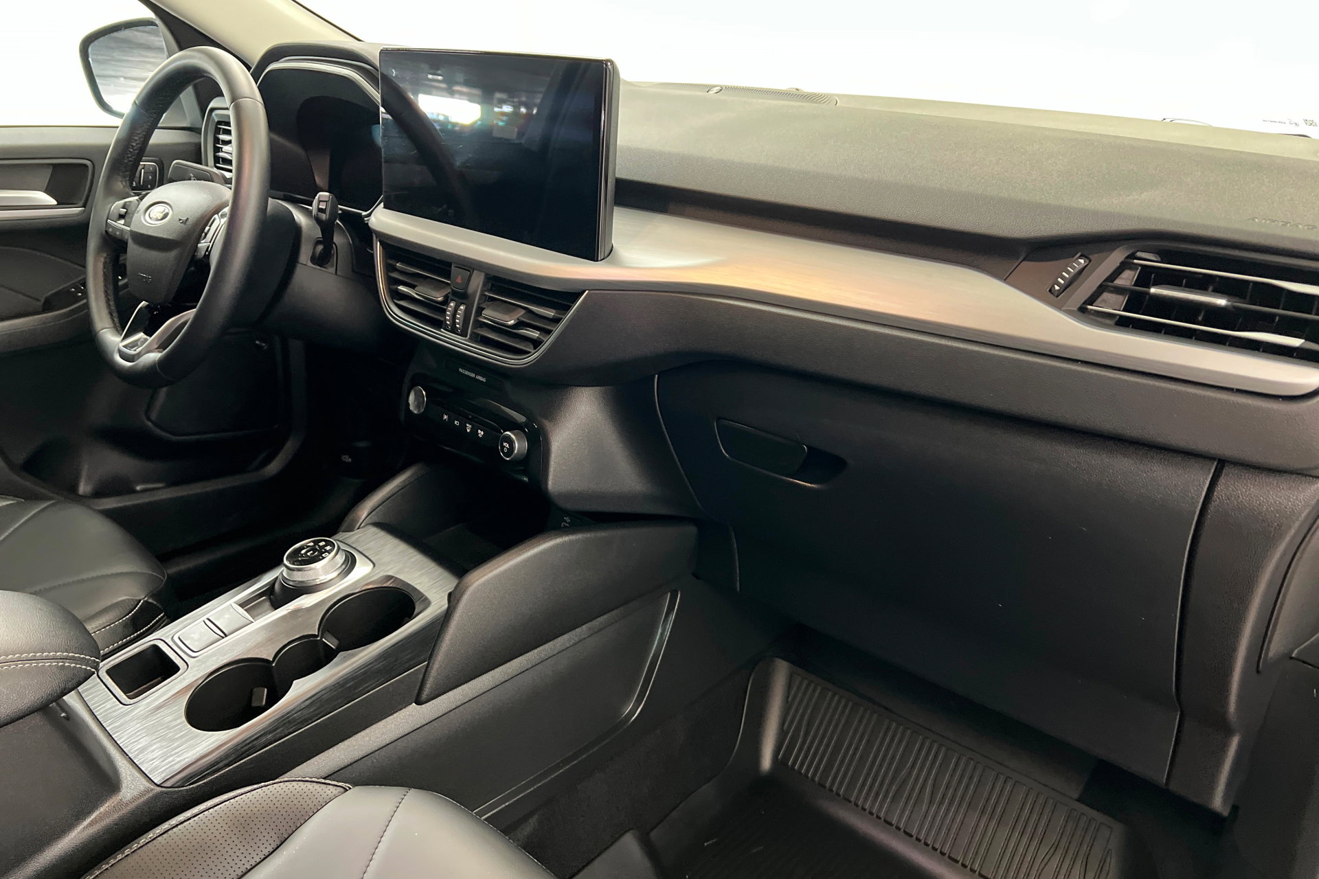 Used 2025 Ford Escape SE w/ PHEV Premium Package image 25