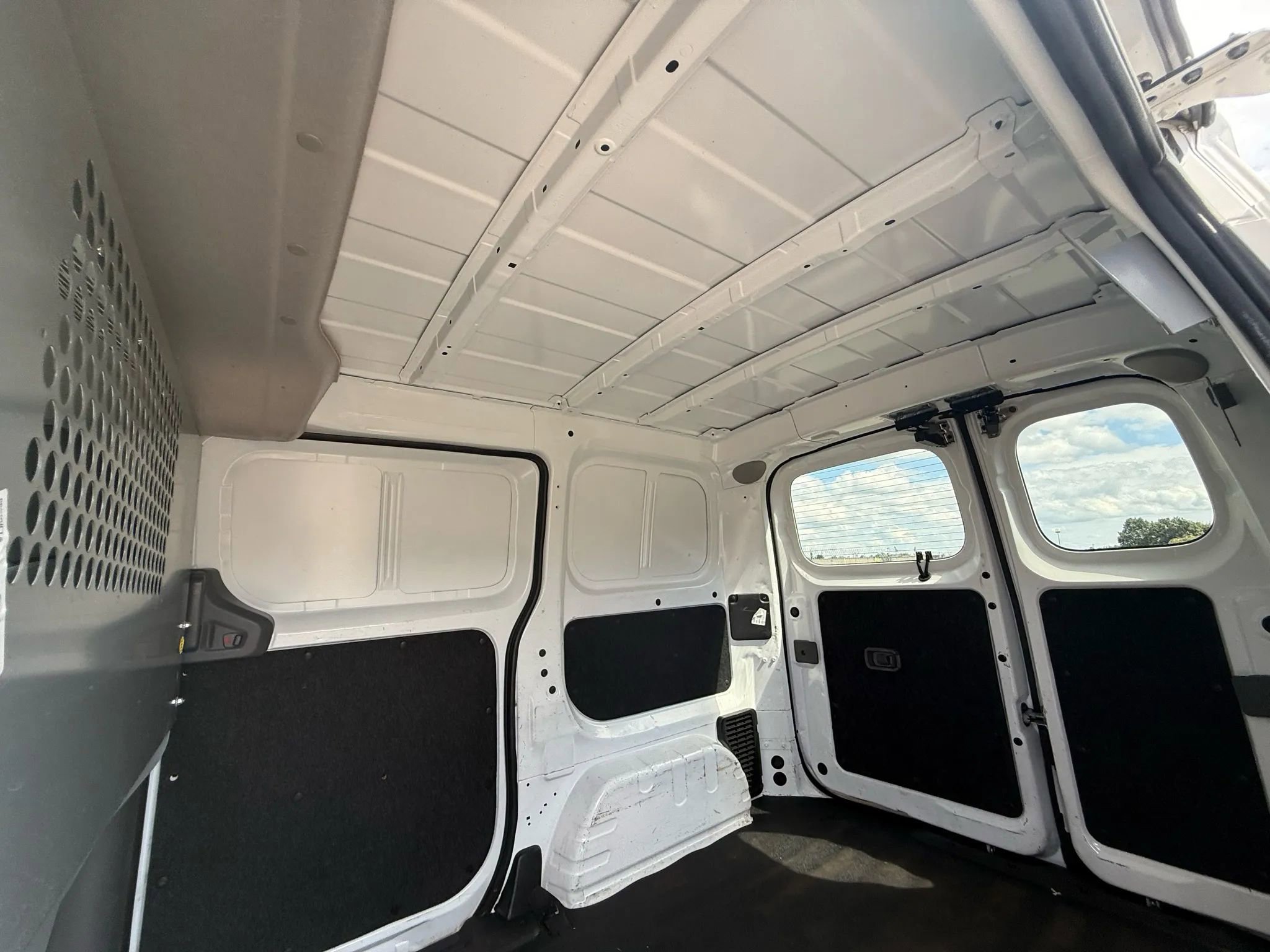 Used 2018 Nissan NV200 SV w/ Navigation Package image 34