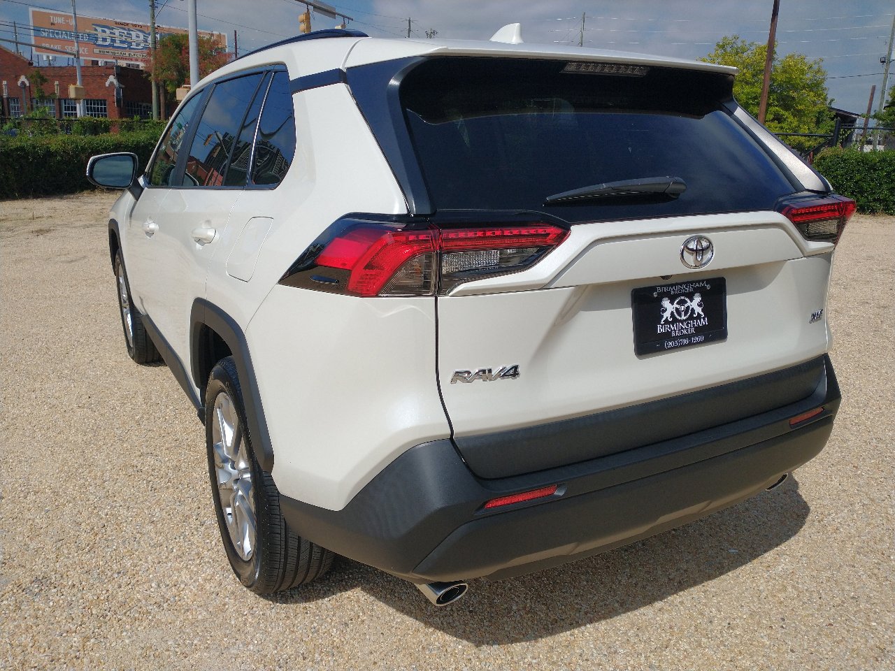 Used 2022 Toyota RAV4 XLE Premium image 15