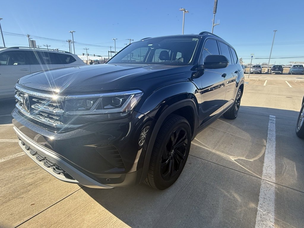 Used 2022 Volkswagen Atlas SE image 2