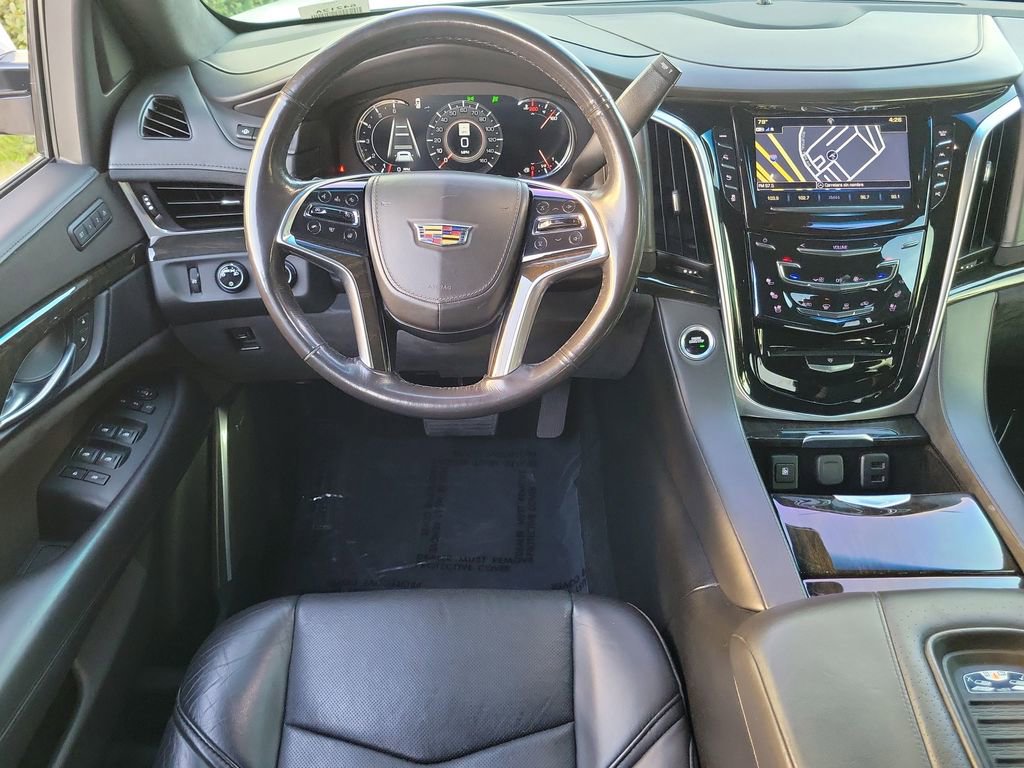 Used 2018 Cadillac Escalade Platinum image 4