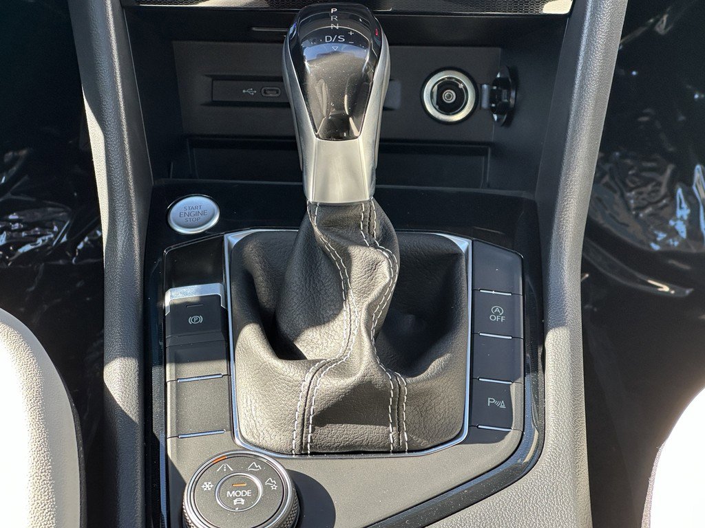 New 2025 Volkswagen Taos SE image 13