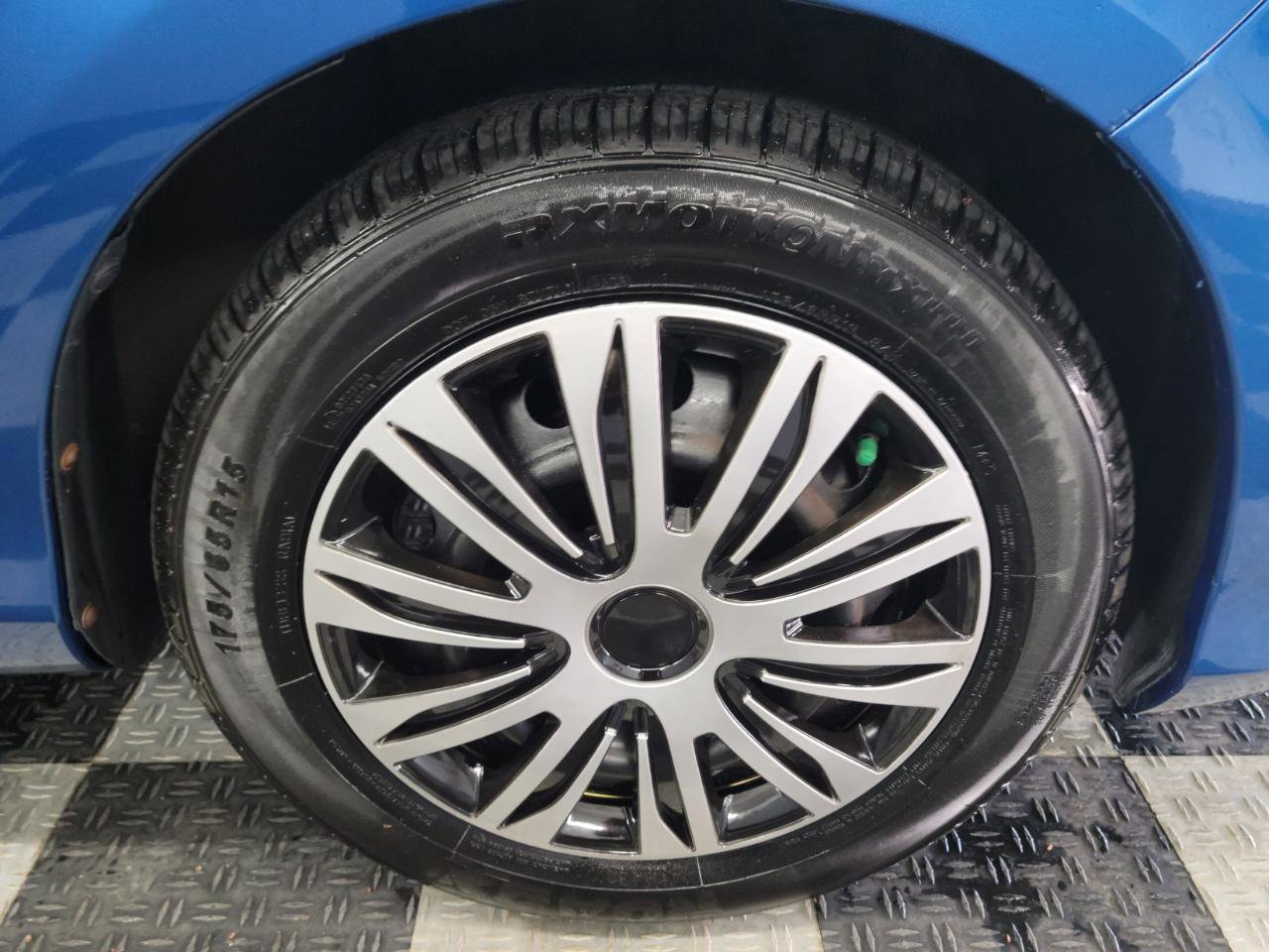 Used 2016 Toyota Yaris L FWD image 23