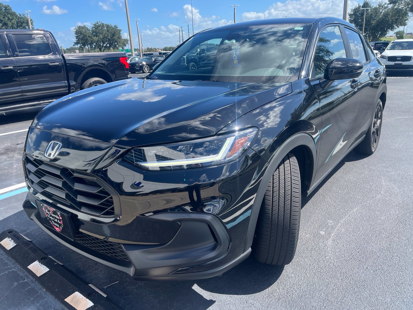 Used 2025 Honda HR-V Sport image 2