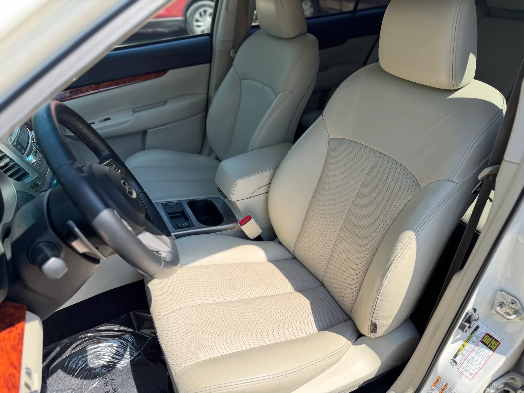 Used 2011 Subaru Outback 3.6R Limited w/ PWR Moonroof Pkg AWD/4WD image 17