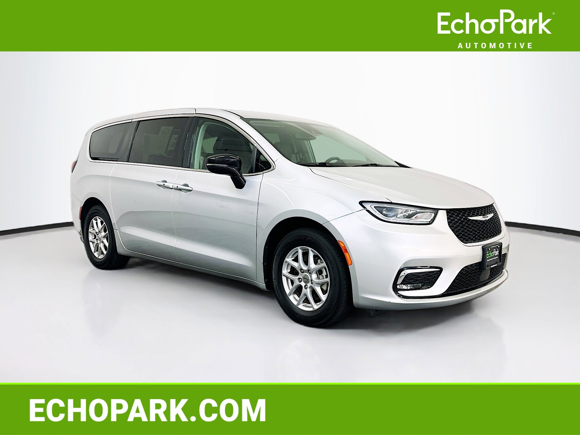 Used 2024 Chrysler Pacifica Touring-L FWD image 1