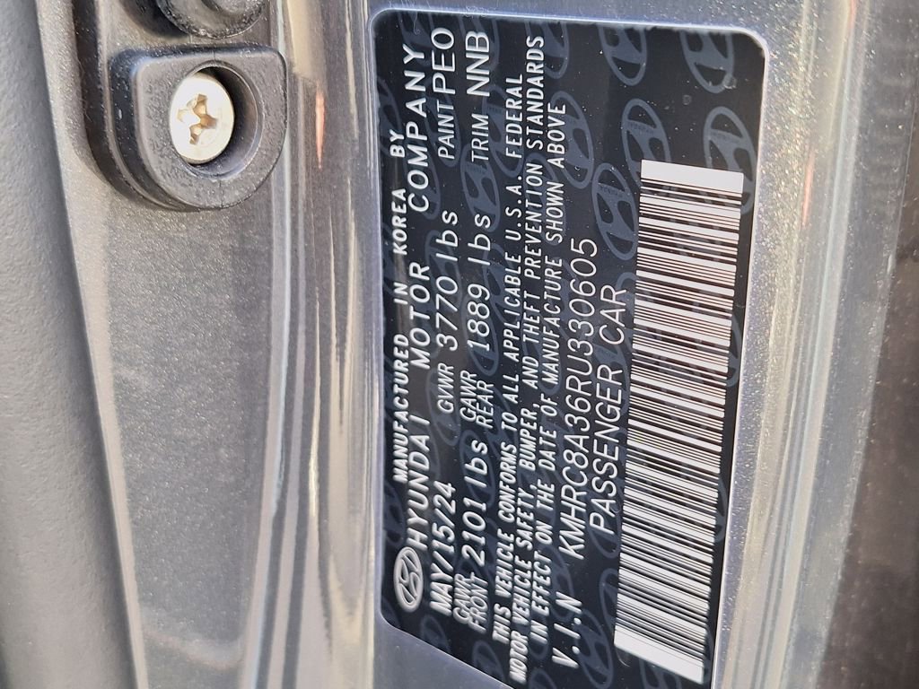 Used 2024 Hyundai Venue Limited image 32