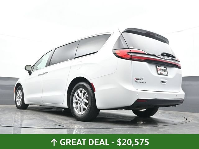 Used 2023 Chrysler Pacifica Touring-L FWD image 54