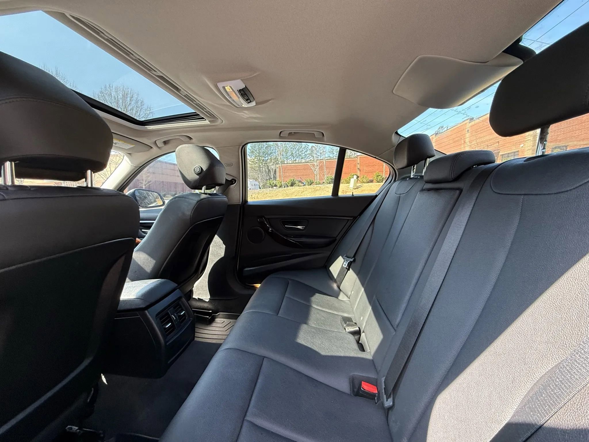 Used 2015 BMW 320i Sedan RWD image 16