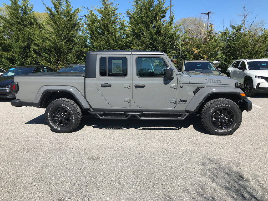 Used 2022 Jeep Gladiator Willys AWD/4WD image 8