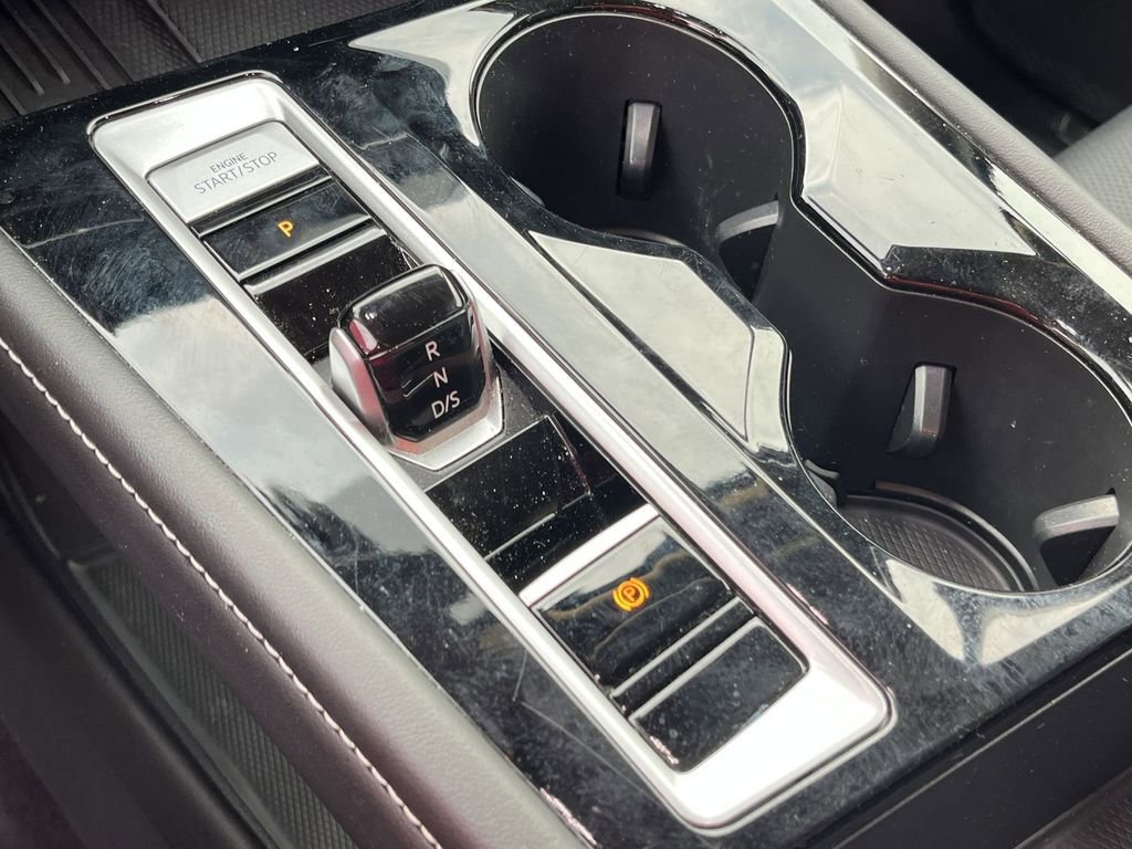 Used 2025 Volkswagen Atlas SE image 19