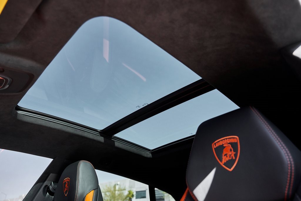 Used 2025 Lamborghini Urus SE image 51