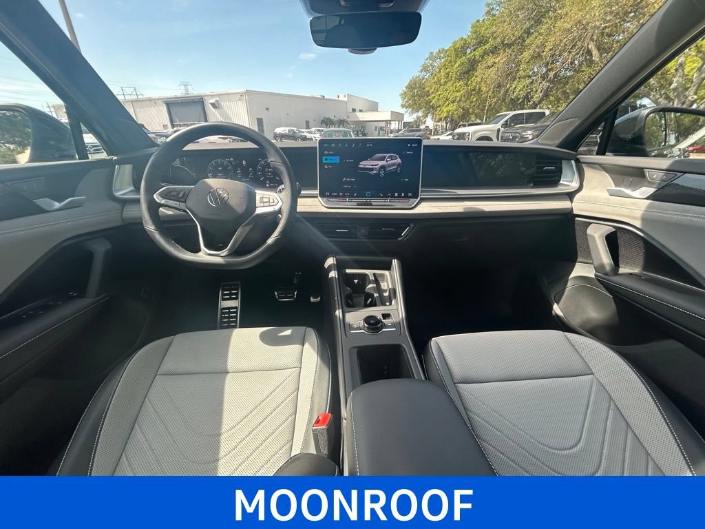 Certified 2025 Volkswagen Tiguan SE R-Line AWD/4WD image 12
