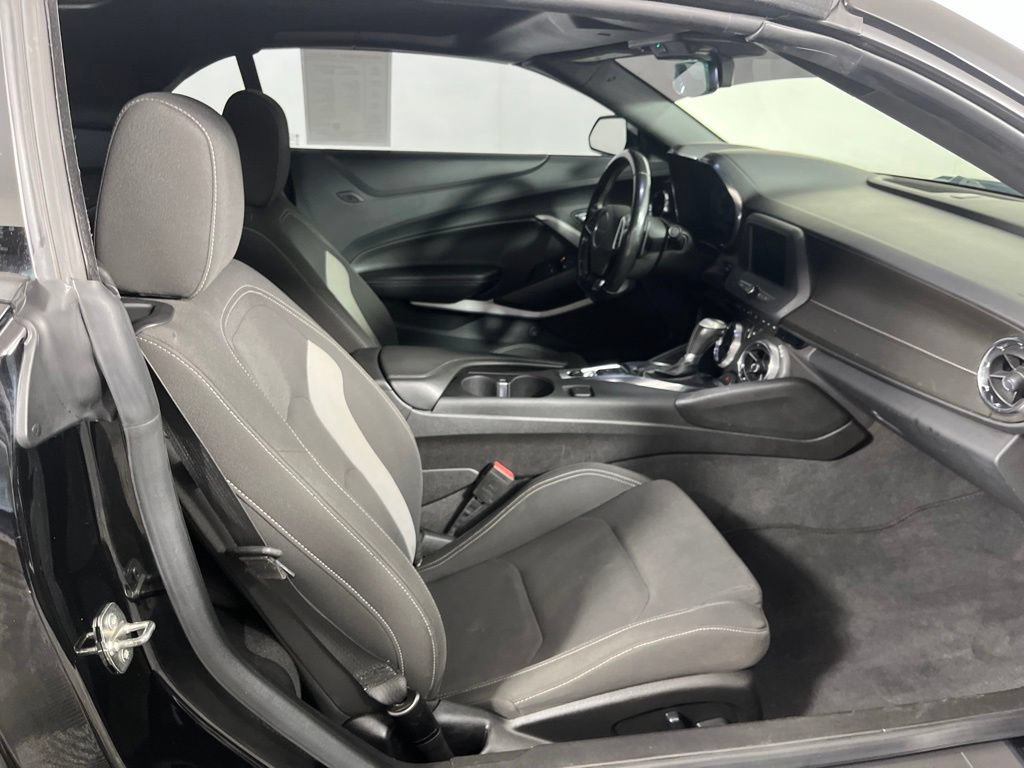 Used 2022 Chevrolet Camaro LT RWD image 5