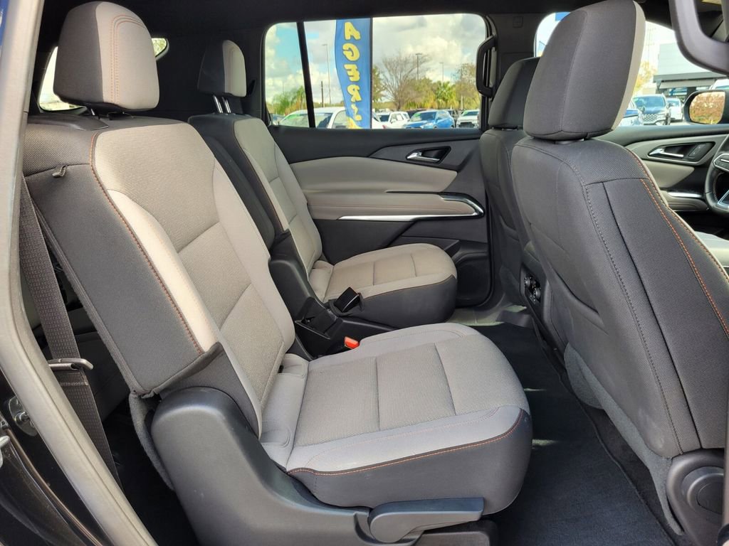 Certified 2025 Chevrolet Traverse LT FWD image 19