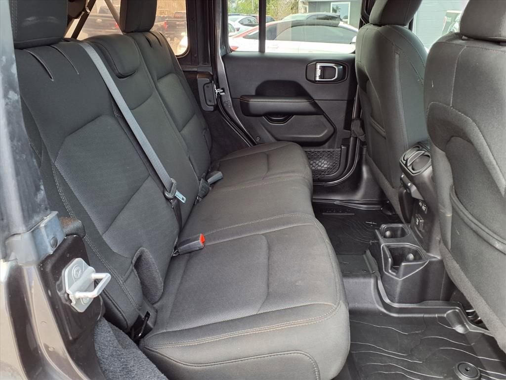 Used 2019 Jeep Wrangler Unlimited Sahara image 15
