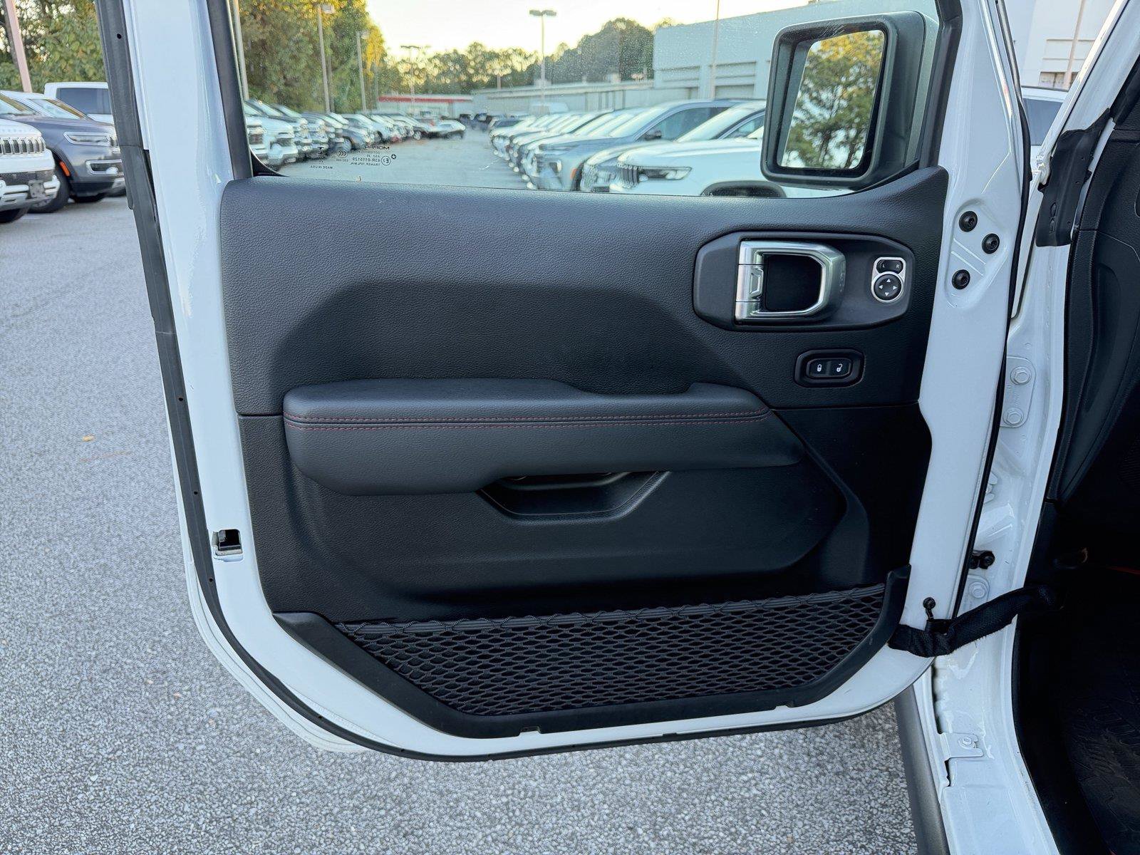 Used 2021 Jeep Wrangler Unlimited Rubicon AWD/4WD image 9