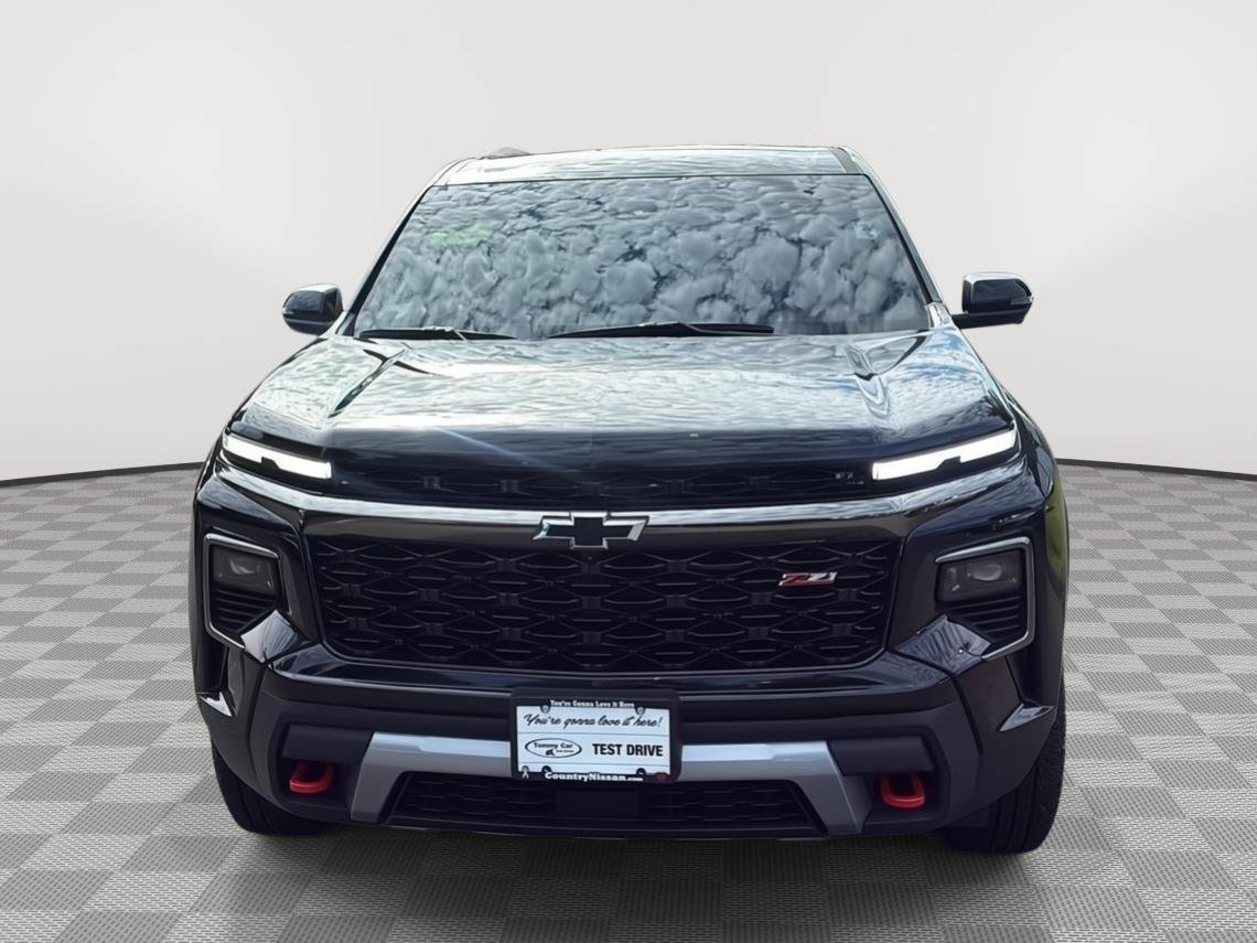 Used 2024 Chevrolet Traverse Z71 AWD/4WD image 2