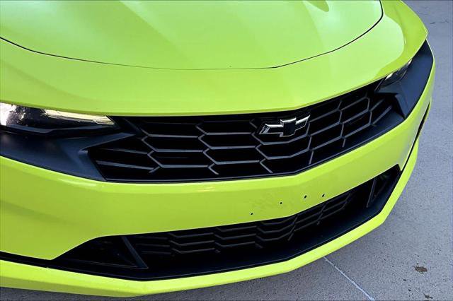 Used 2021 Chevrolet Camaro LT RWD image 31