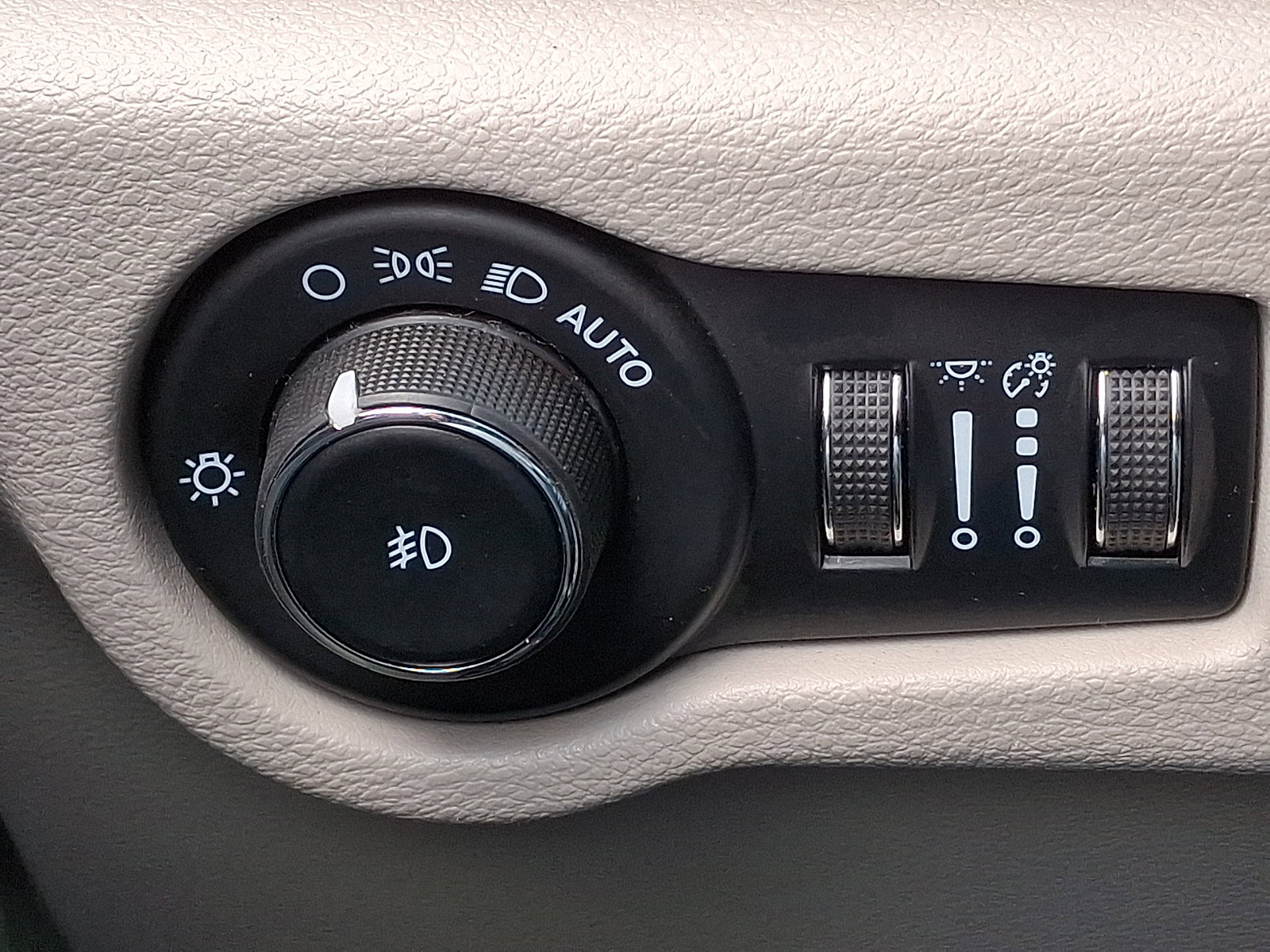 Used 2023 Chrysler Pacifica Touring-L image 24