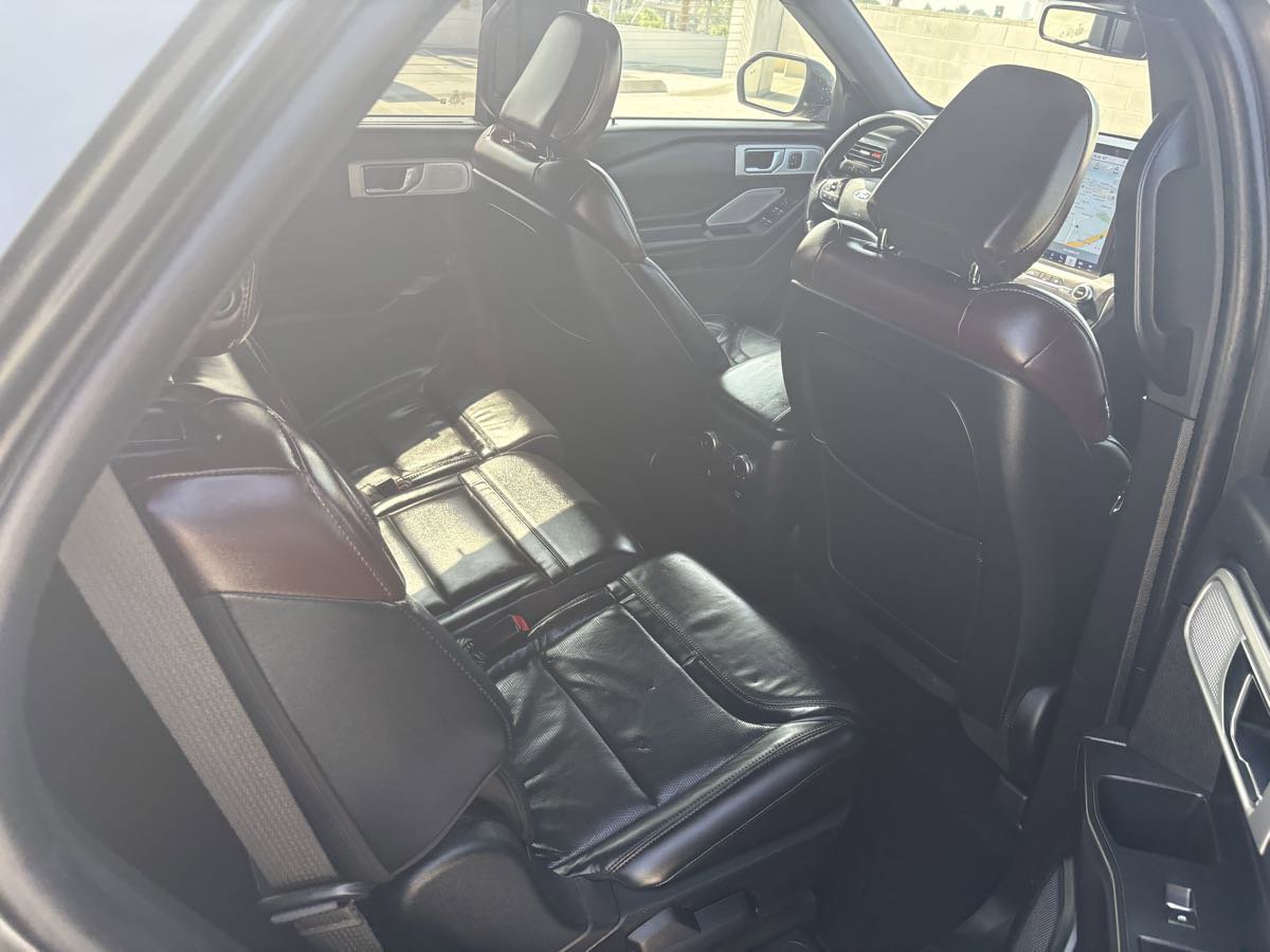 Used 2020 Ford Explorer Platinum w/ Premium Technology Package image 19
