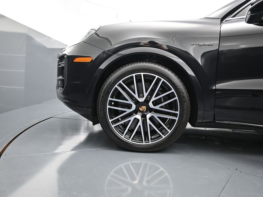 New 2024 Porsche Cayenne Turbo AWD/4WD image 6
