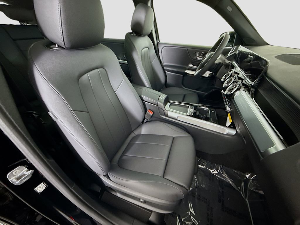 Used 2026 Mercedes-Benz GLB 250 4MATIC image 27