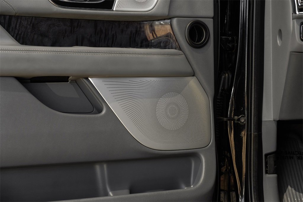 Used 2019 Lincoln Navigator Reserve image 49