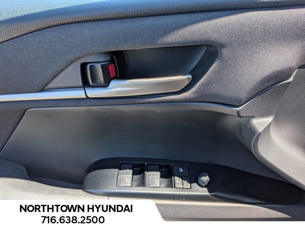 Used 2025 Toyota Camry LE AWD/4WD image 27