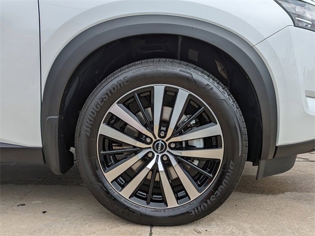 Used 2025 Nissan Pathfinder Platinum w/ Cargo Package image 12