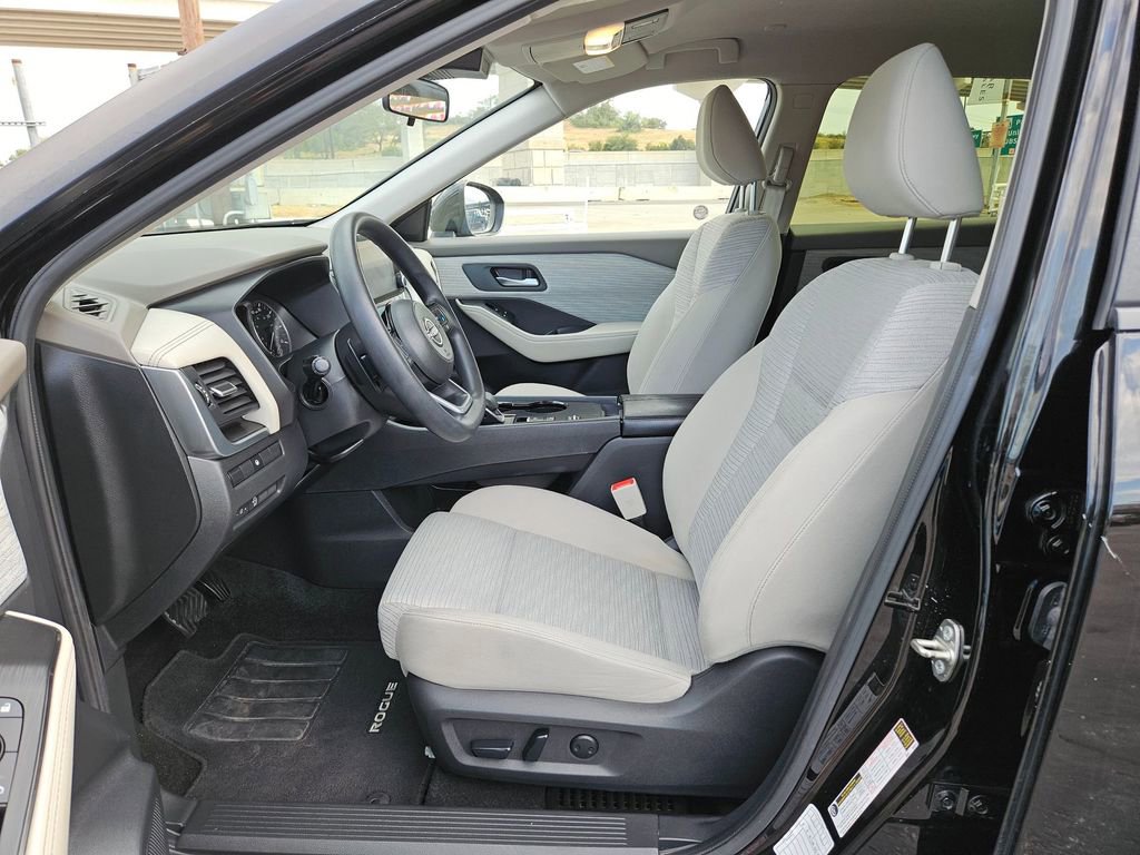 Used 2023 Nissan Rogue SV image 13