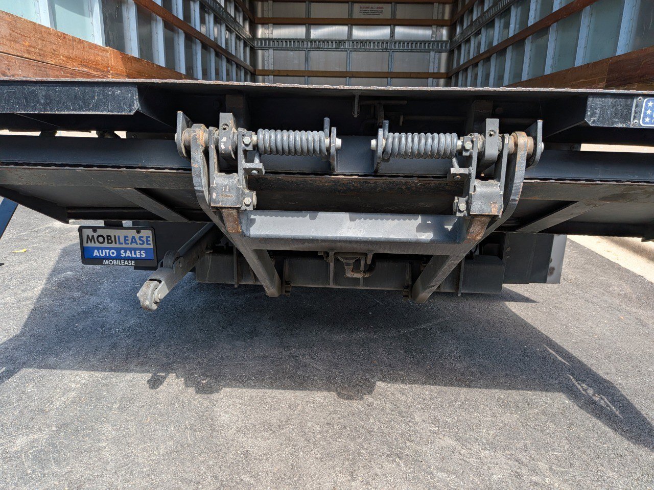 Used 2018 Isuzu NPR image 10