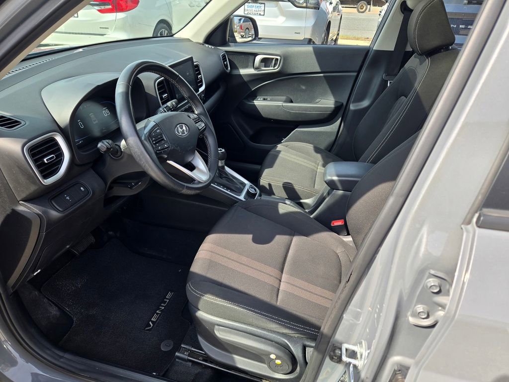 Used 2023 Hyundai Venue SEL image 28