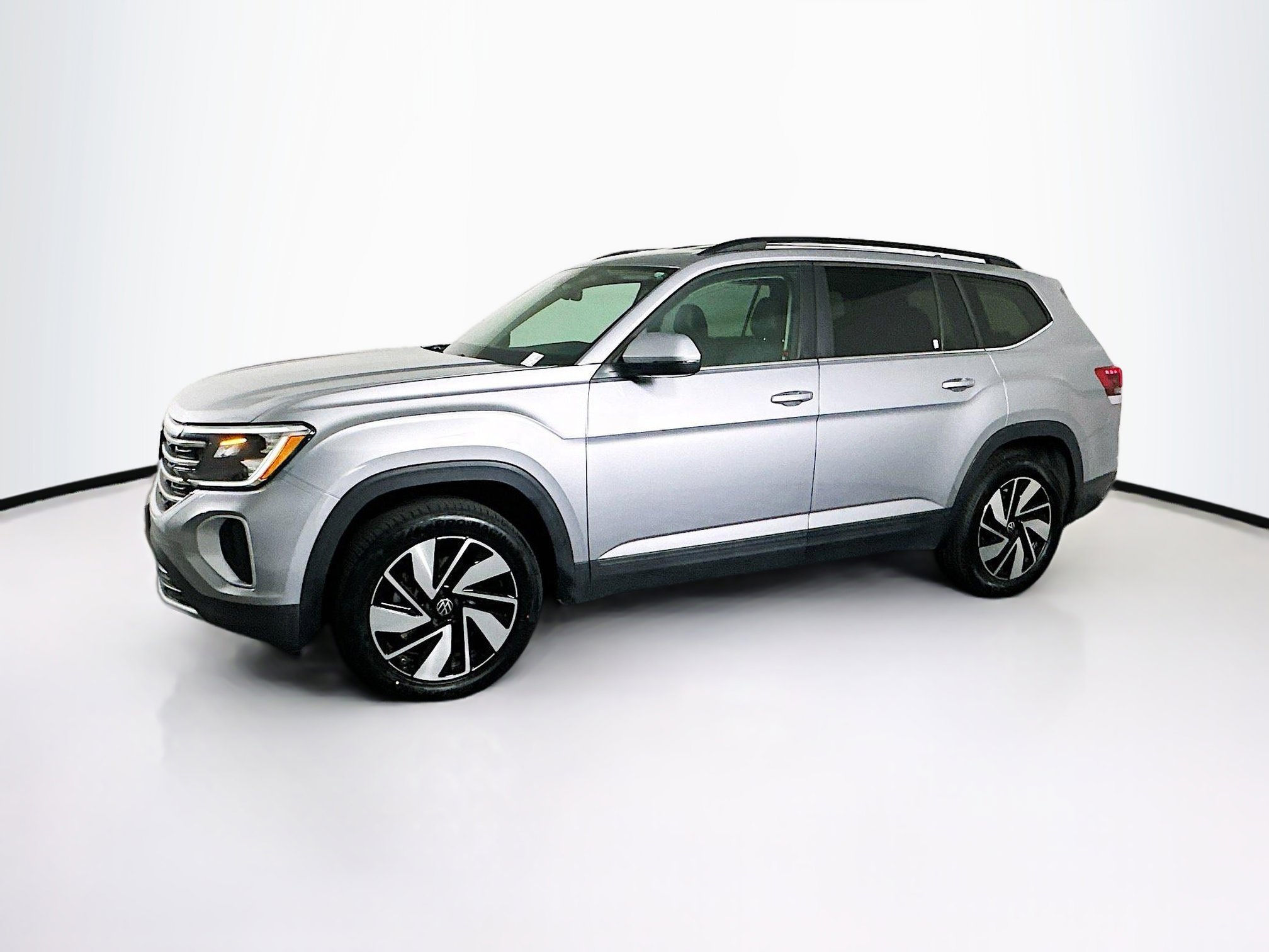 Used 2025 Volkswagen Atlas SE image 4