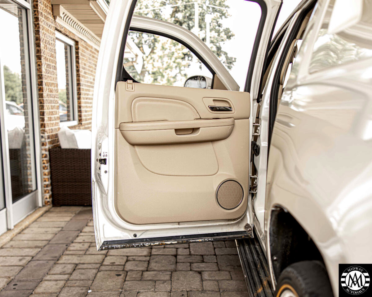 Used 2010 Cadillac Escalade EXT Luxury image 31