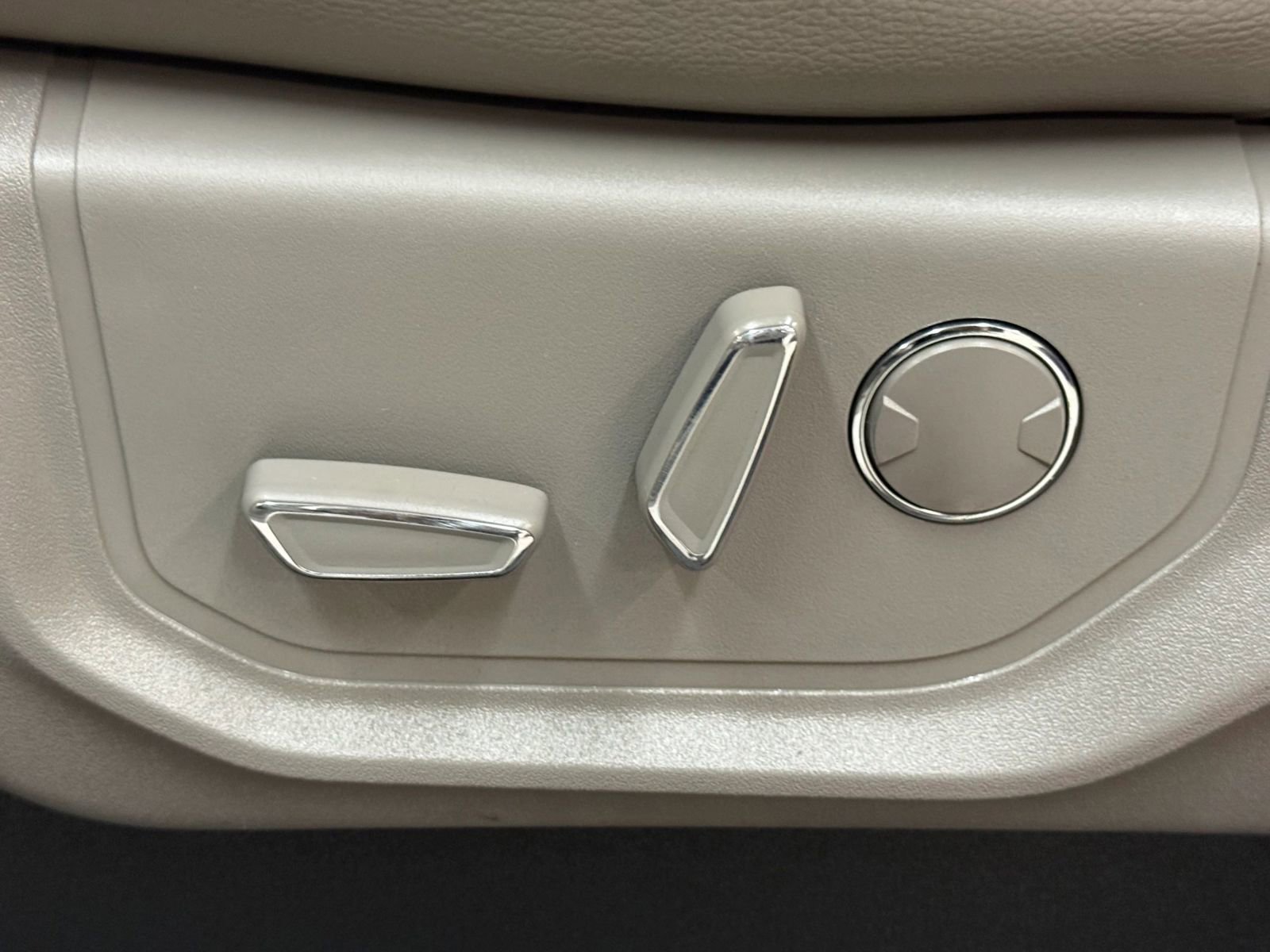 Used 2018 Ford F150 Lariat w/ Trailer Tow Package image 24