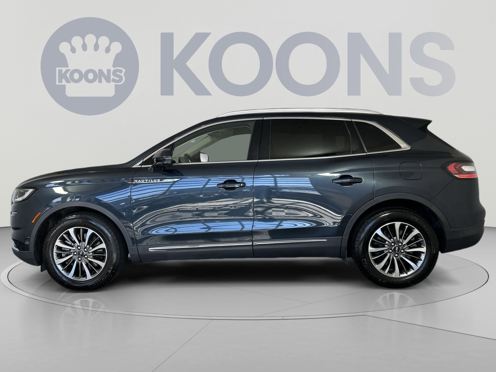 Used 2023 Lincoln Nautilus AWD w/ Premium Package image 2