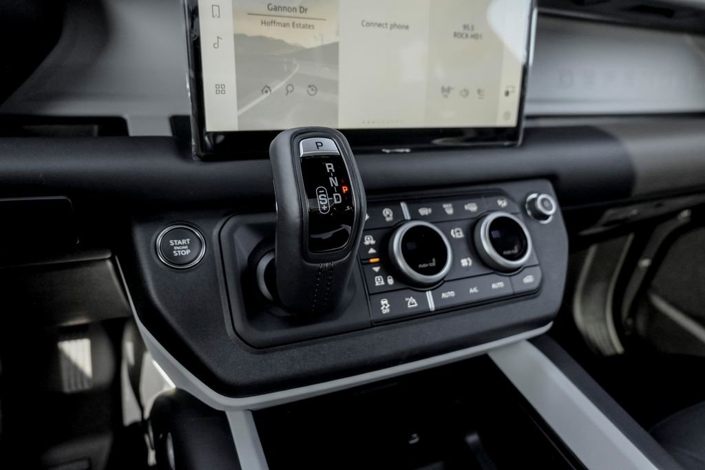 Used 2025 Land Rover Defender 130 X-Dynamic SE image 14