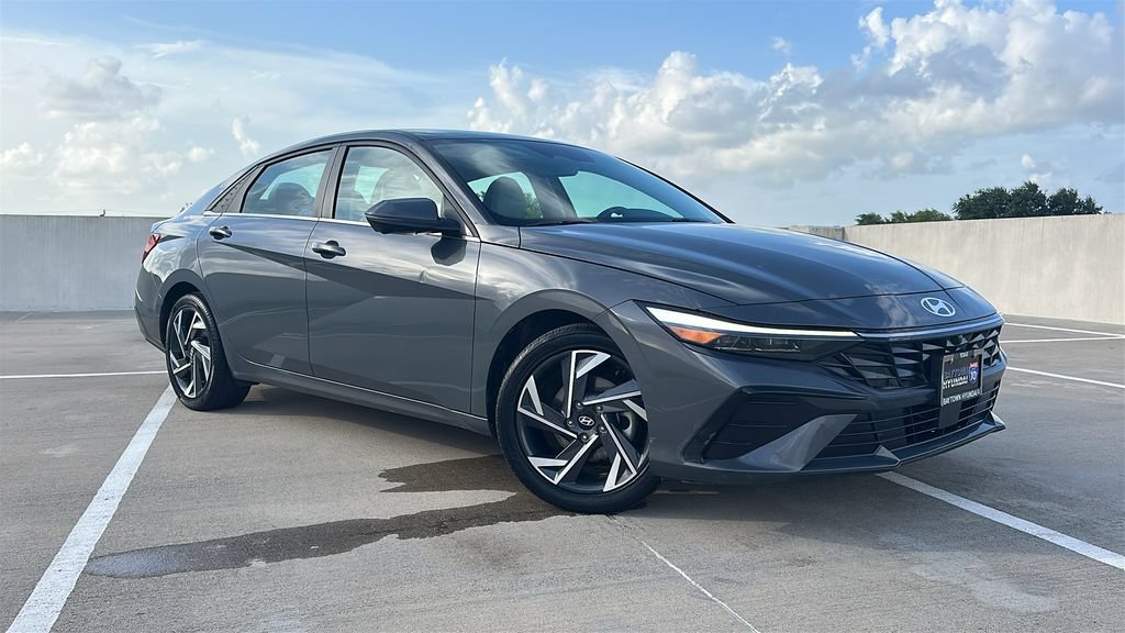 Used 2024 Hyundai Elantra Limited FWD image 7